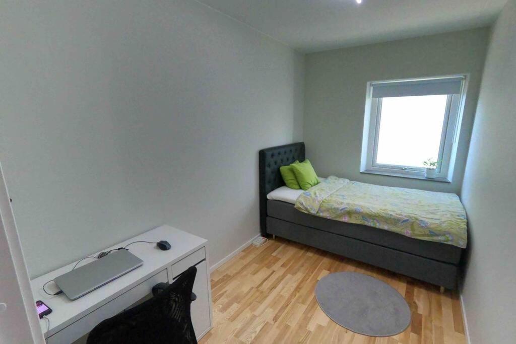 Homestay - Private Room In An Apartment Gothenburg Ngoại thất bức ảnh