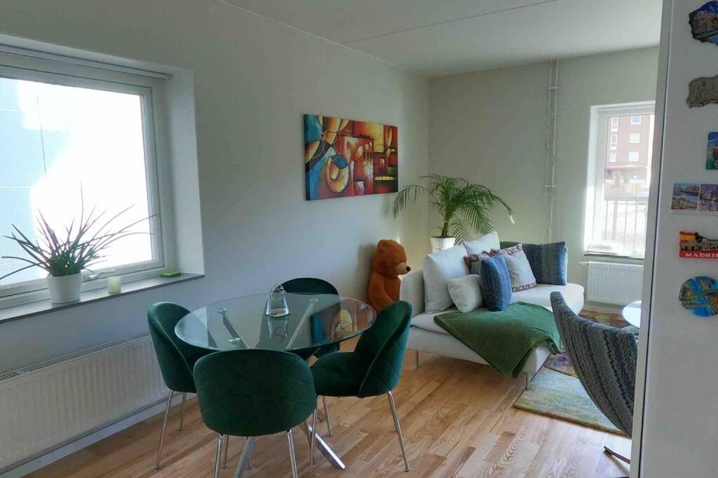 Homestay - Private Room In An Apartment Gothenburg Ngoại thất bức ảnh